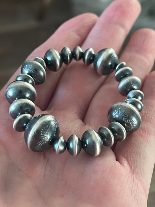 Vinita Cowboy Handmade Sterling Silver 6mm to 15mm Saucer Bead Stretch Bracelet
