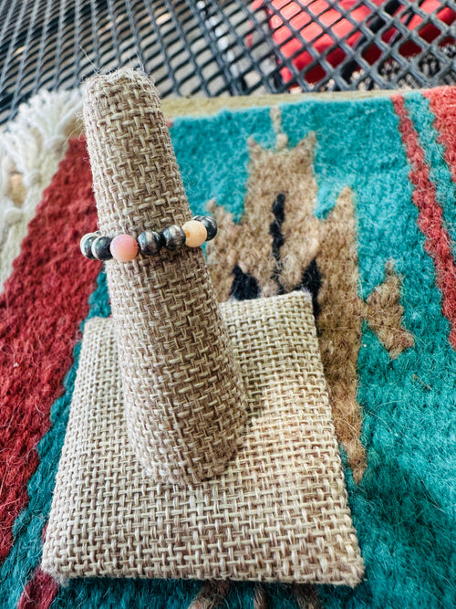 THE VENICE BAND Handmade Sterling Silver Pearl Style Queen Pink Conch Beaded Stretch Ring