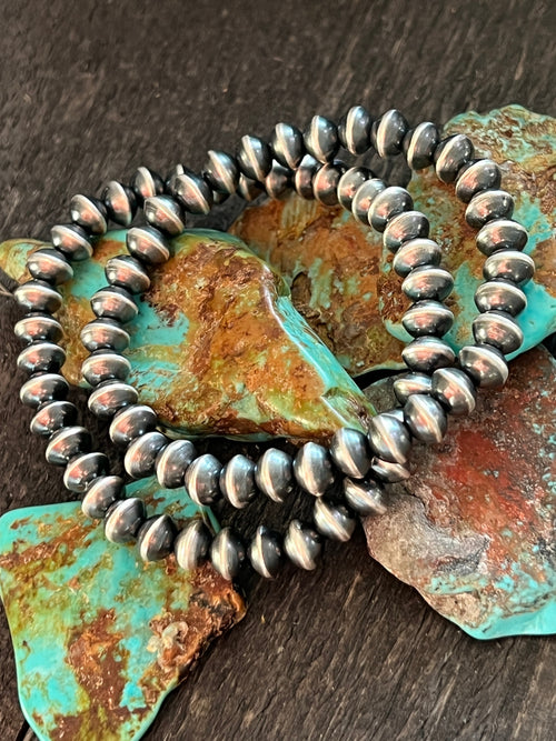 Vinita Cowboy Handcrafted Sterling Silver 6.8mm Saucer Pearl Stretch Bracelet