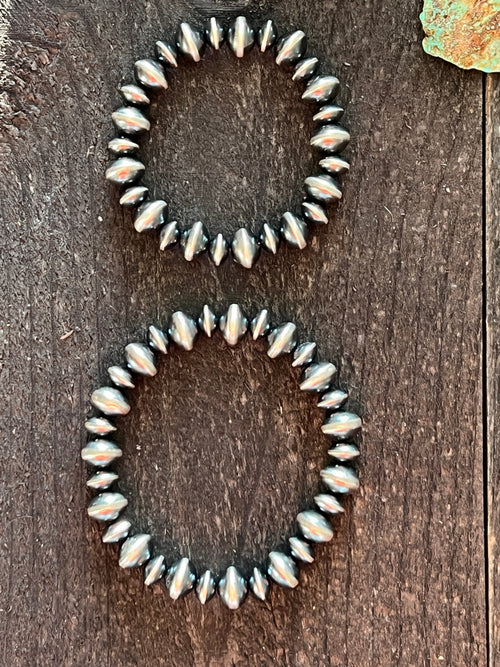 Handcrafted Vinita Cowboy Handcrafted Sterling Silver Stretch 6mm to 12.5mm Beaded Bracelet