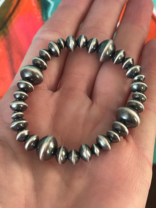 Vinita Cowboy Handcrafted Sterling Silver Saucer Pearl 5.7mm to 11.7mm Stretch Beaded Bracelet