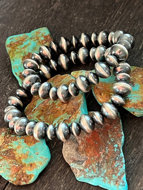 Handcrafted Vinita Cowboy Handcrafted Sterling Silver Stretch 6mm to 12.5mm Beaded Bracelet