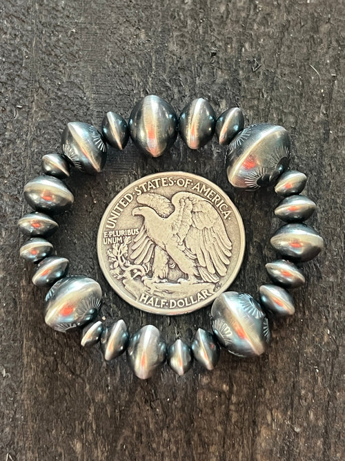 Vinita Cowboy Handmade Sterling Silver 6mm to 15mm Saucer Bead Stretch Bracelet