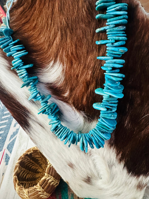 Old Pawn Handcrafted Turquoise Beaded Necklace