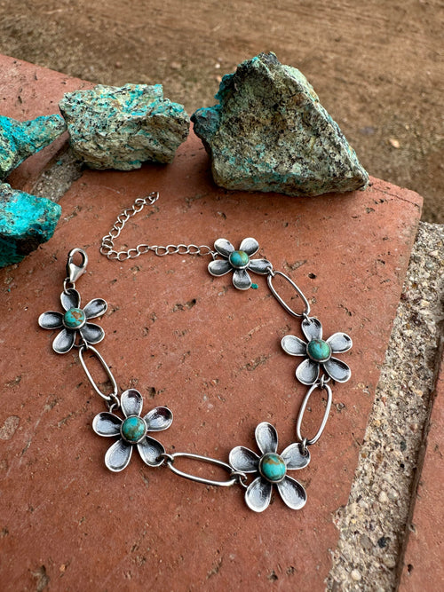 Nizhoni Handmade Sterling Silver & Turquoise Daisy Link Bracelet