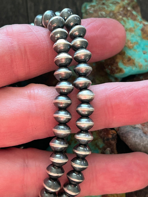 Vinita Cowboy Handcrafted Sterling Silver 6.8mm Saucer Pearl Stretch Bracelet