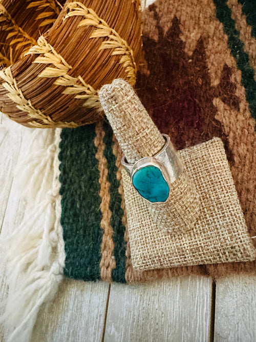 Old Pawn Handcrafted Turquoise & Sterling Silver Ring Size 8.5