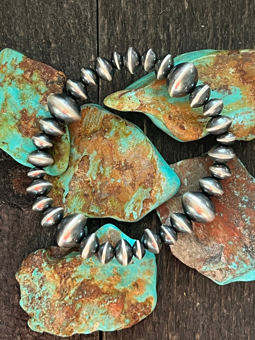 Vinita Cowboy Handcrafted Sterling Silver Saucer Pearl 5.7mm to 11.7mm Stretch Beaded Bracelet