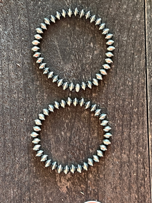 Vinita Cowboy Handcrafted Sterling Silver 6.8mm Saucer Pearl Stretch Bracelet