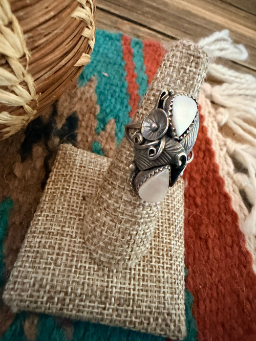Old Pawn Handcrafted Mother of Pearl & Sterling Silver Ring Size 6