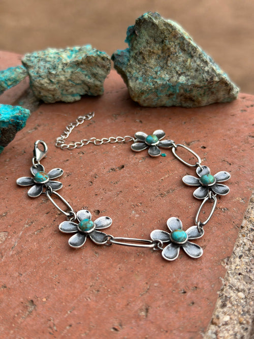 Nizhoni Handmade Sterling Silver & Turquoise Daisy Link Bracelet