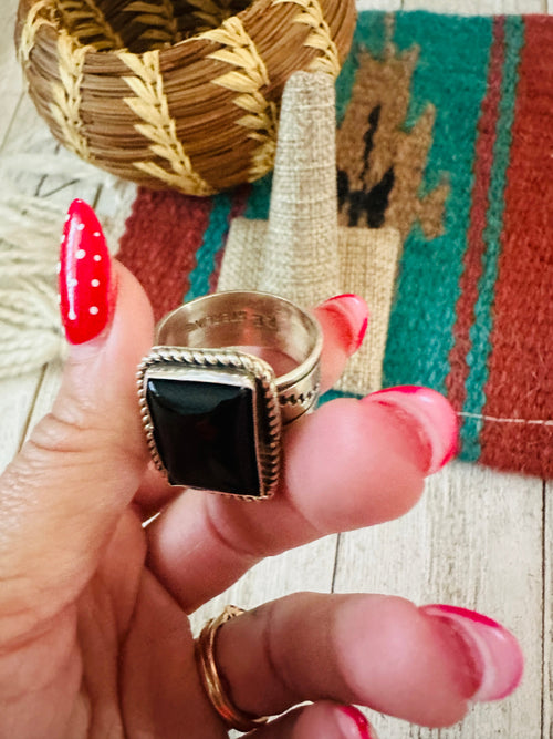 Old Pawn Navajo Sterling Silver & Onyx Ring